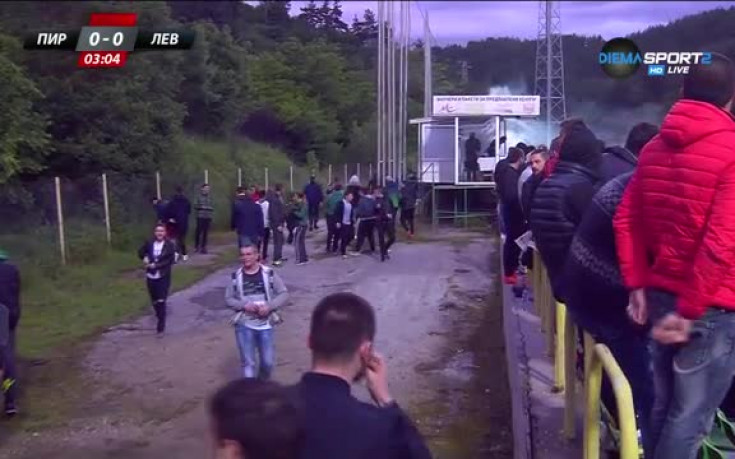 Сблъсъци между феновете на Левски с полицията