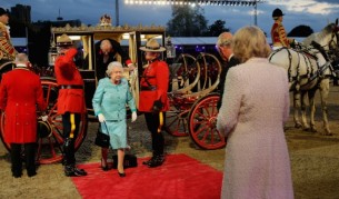 Шоу с 900 коня за рождения ден на кралица Елизабет II