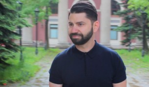 Модни съвети за мъже: Как да носите поло тениска