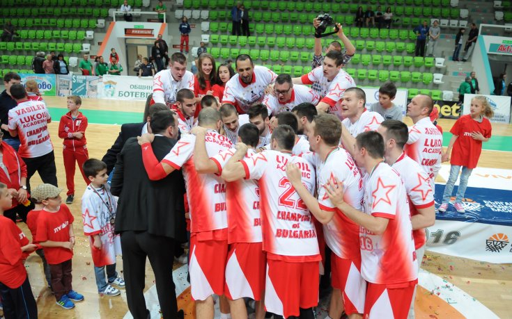 Лукойл Академик привлече американски център