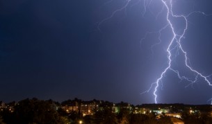 11 бяха ранени от мълния в Париж, сред тях има 8 деца