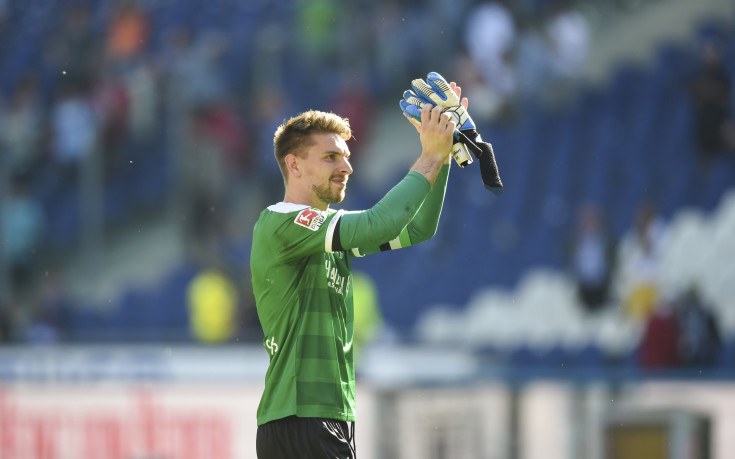 Първият трансфер на Лестър ще е изпаднал вратар