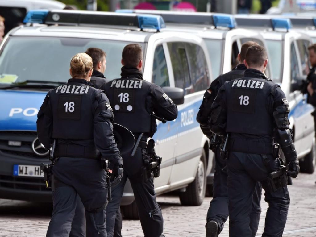 Няколко германски полицаи за които се предполага че са замесени