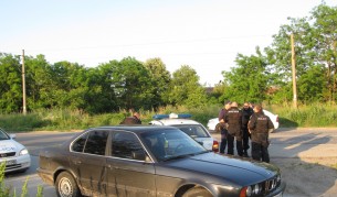 Мъжът, оставил трупа на жена си на пътя, често я биел