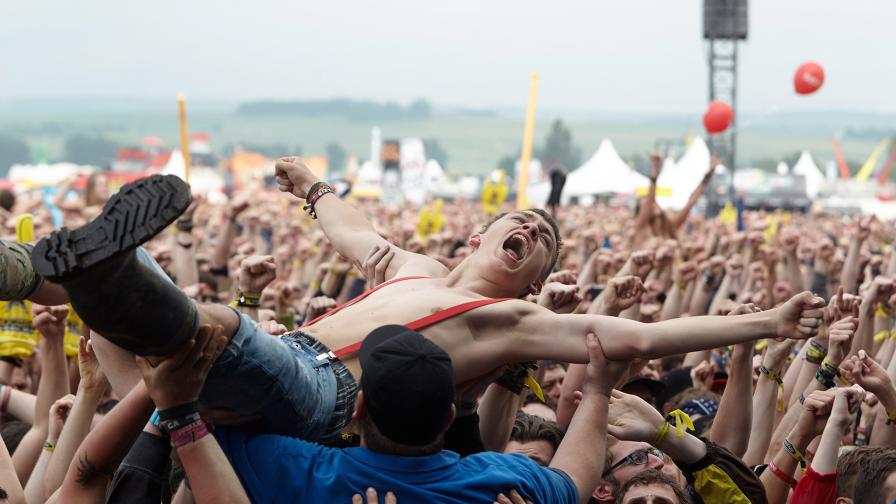 Мълния рани на 70 души на рок фестивал в Германия