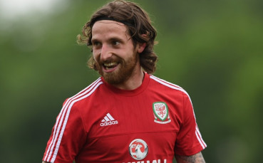 Джо Алън на линия за Уелс за старта на Евро 2016