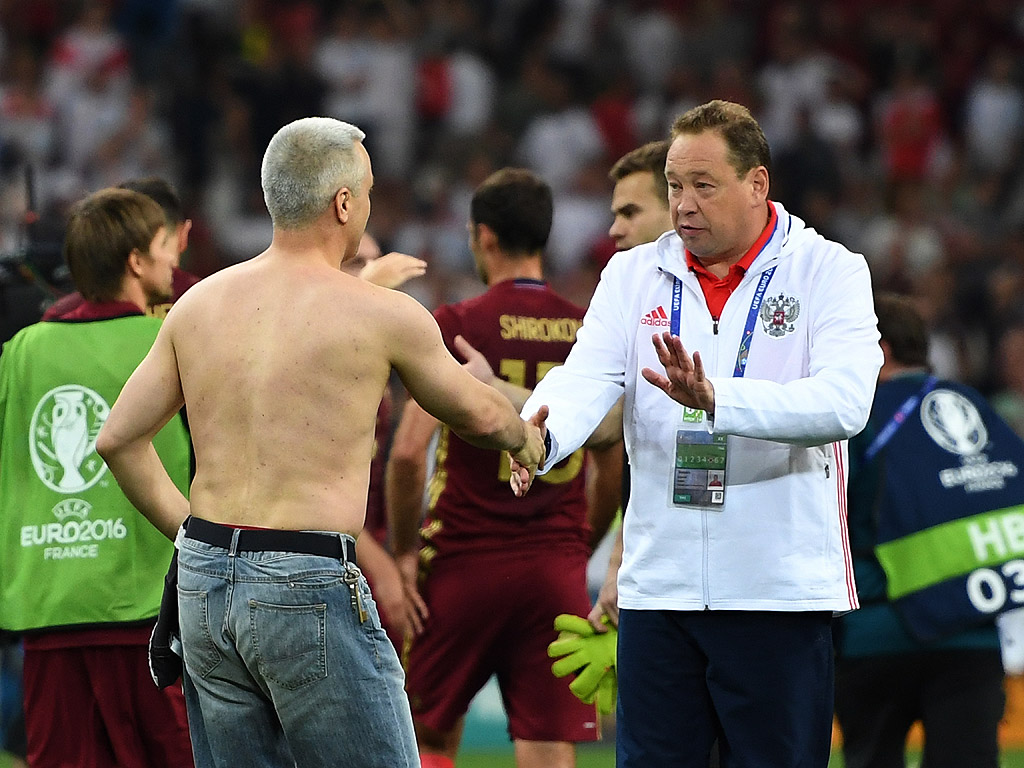 Руски запалянковци нахлуха в сектора на британските фенове след мача Англия-Русия