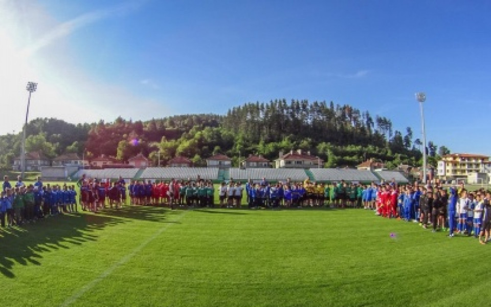 Близо 400 деца участваха на финалите по футбол 5,7 и 9 в Трявна