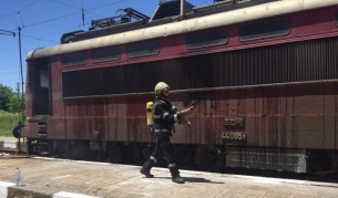 Запали се локомотив с 67 души във влака