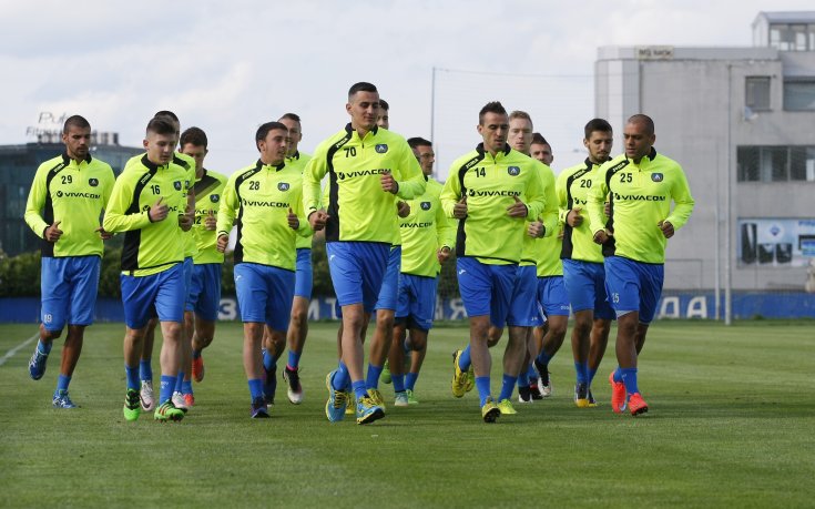 Левски тренира преди да потегли към Правец