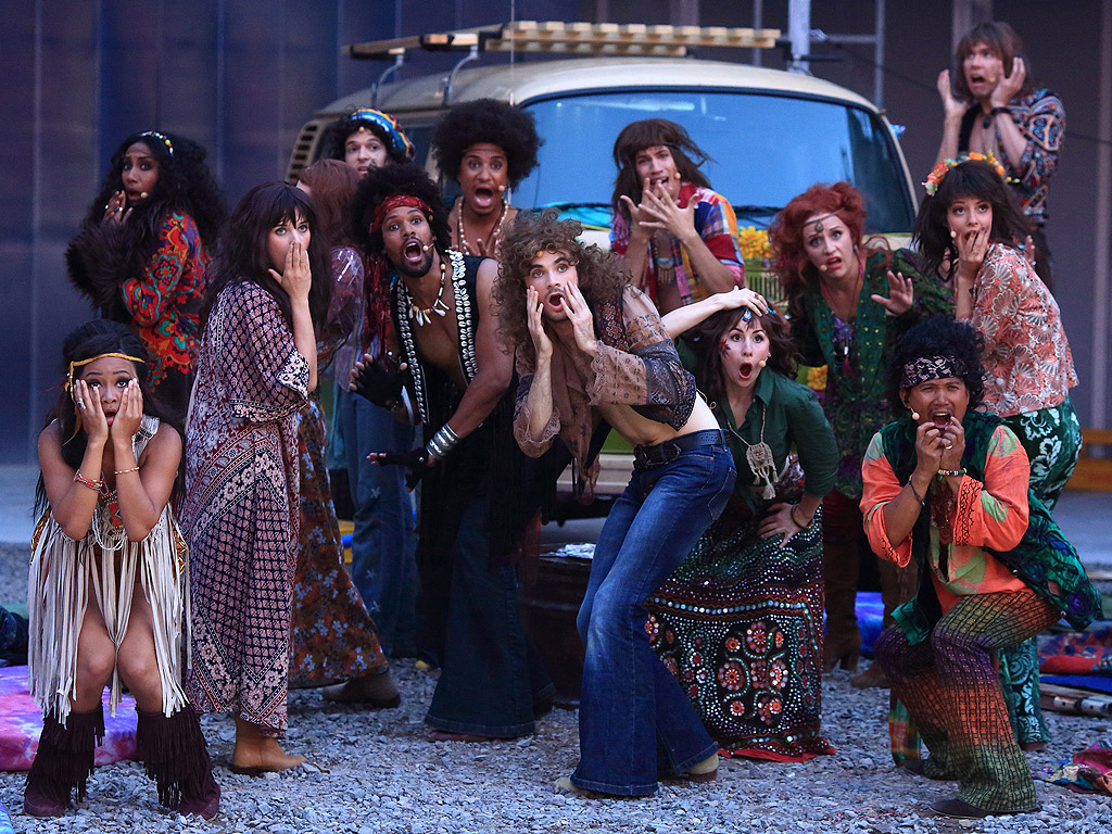 Ансамбъл по време на репетицията на мюзикъла "Коса" в Магдебург, Германия. Музикалният спектакъл ще има премиера в театъра на Магдебург на 17 юни.