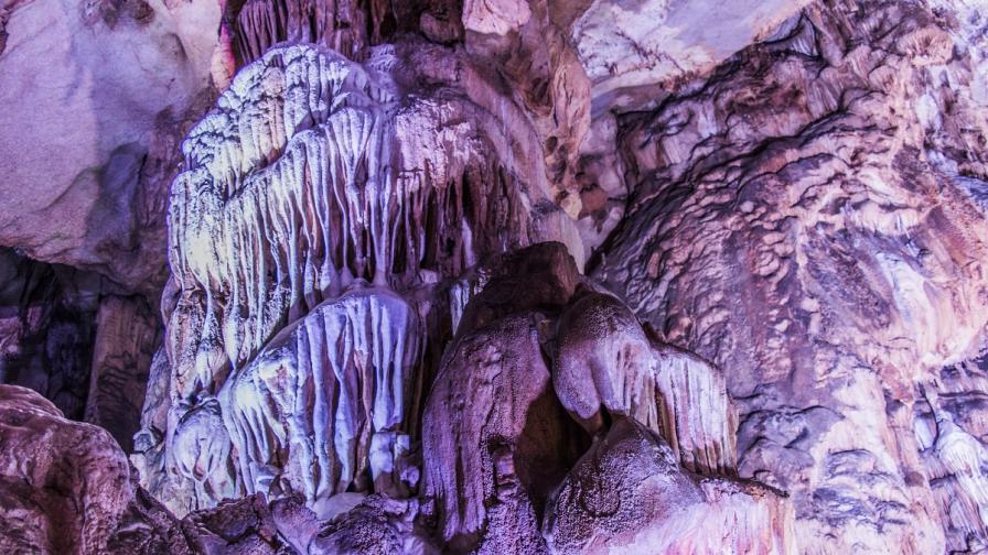 Пещерата "Леденика"