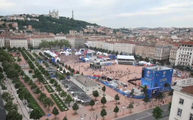 Забързани кадри от фензоната в Лион