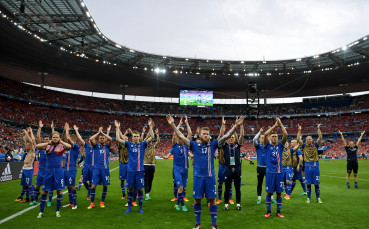 Уволниха Крещящия исландец