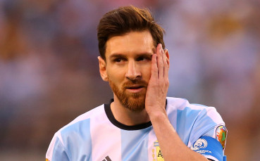 ВИДЕО: Стотици призоваха Меси да остане