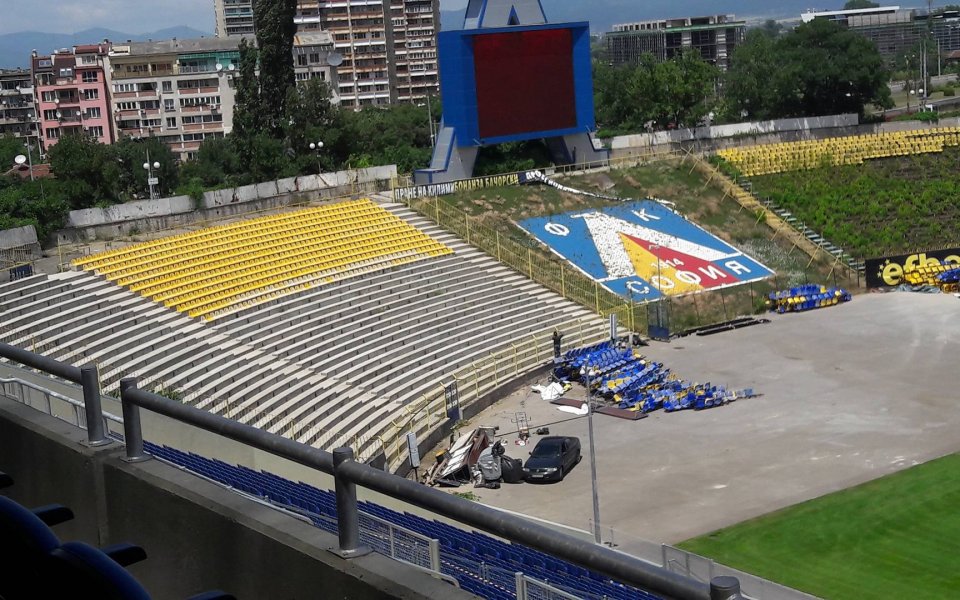 Директорът в Левски - Цветан Вълчев, който бе пребит почти