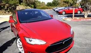 Човек загина във върха на технологиите на „Тесла”