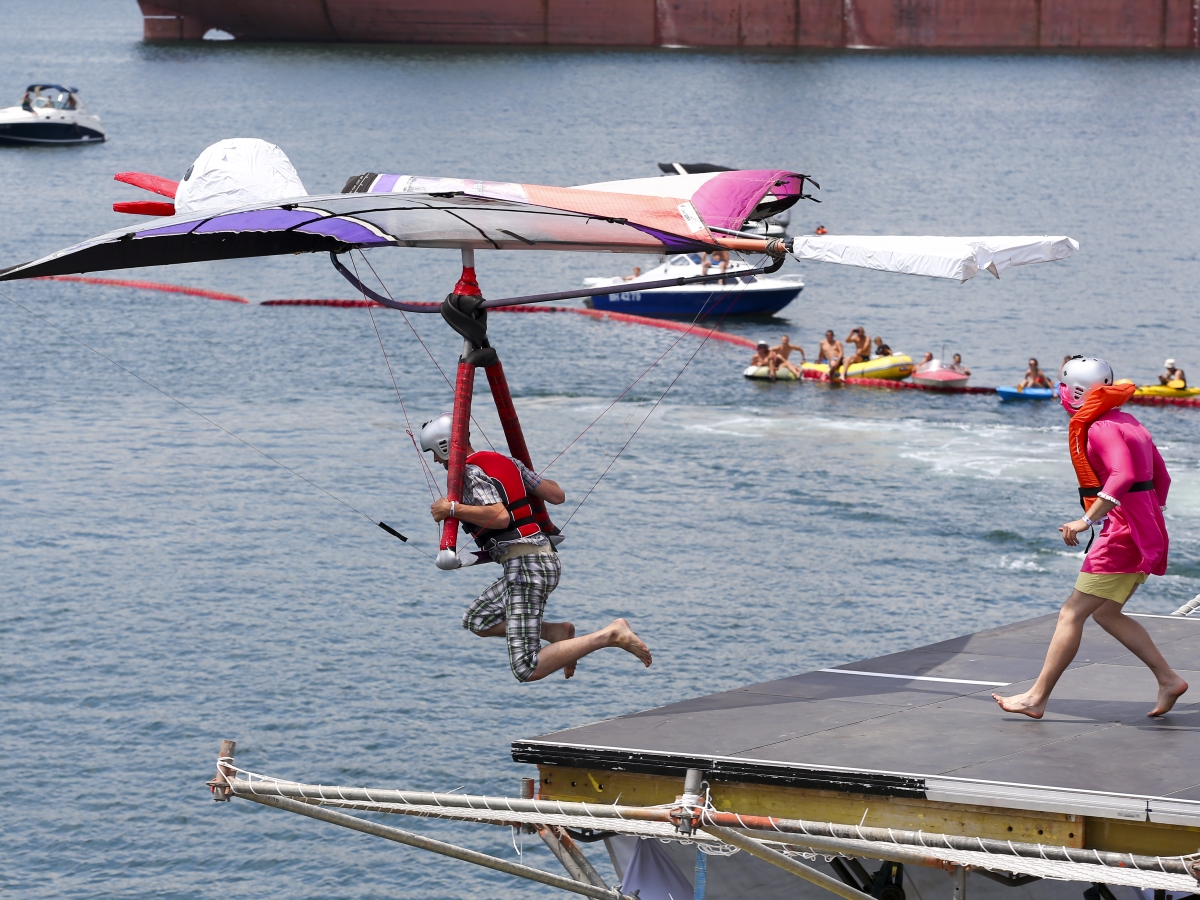 Най-зрелищното летателно шоу със самоделки - Red Bull Flugtag Варна