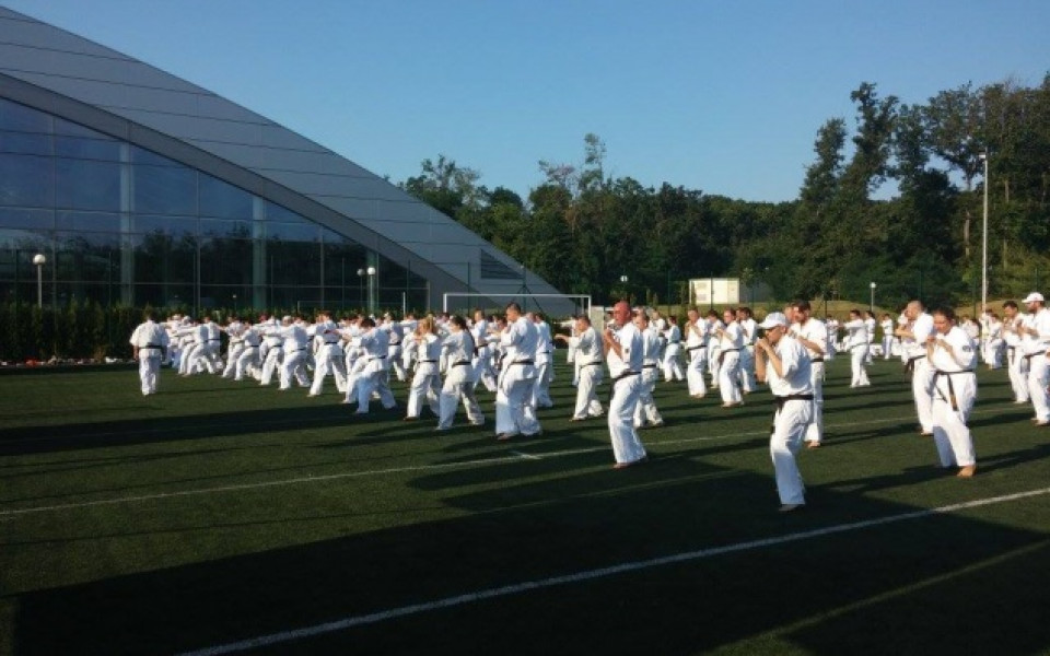880 участници се събират на 10-я юбилеен карате киокушин лагер