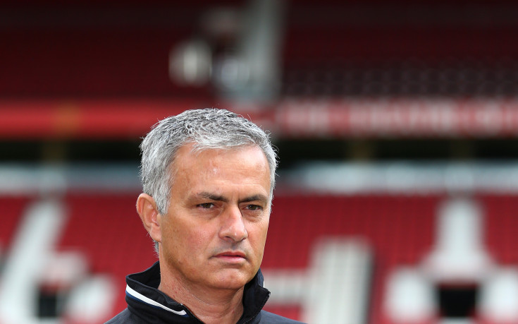 Моуриньо освобождава двама