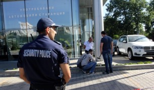 Четирима участвали във въоръжения обир