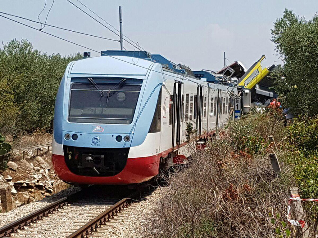 Най-малко 20 души загинаха след катастрофа на два влака в Южна Италия. Инцидентът е станал в района на град Бари, област Пулия. Това заяви регионалният вицепремиер на провинция Барлета-Андрия-Трани Джозепе Корадо.