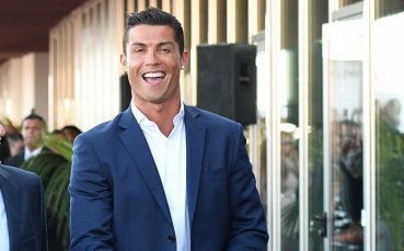 ВИДЕО: Как Роналдо се прибира у дома си?