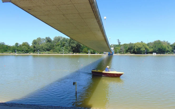 Зарибяват гребния канал в Пловдив за Световното първенство по риболов