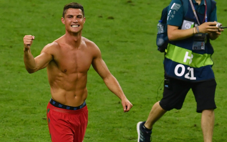 СНИМКИ: Пет летни завоевания на нежния фронт за Роналдо