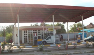 Въоръжени мотористи ограбиха бензиностанция