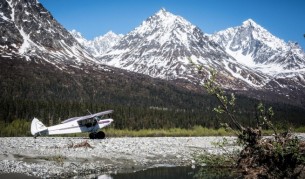 Да прелетиш над Аляска с близо 60-годишен самолет