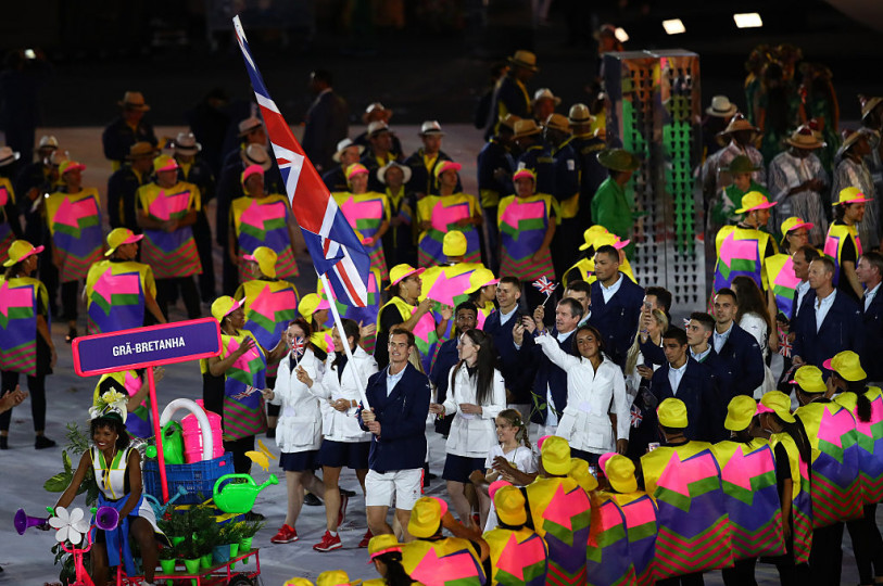 Спортистите от Великобритания се представиха на откриването на Олимпиадата ето така