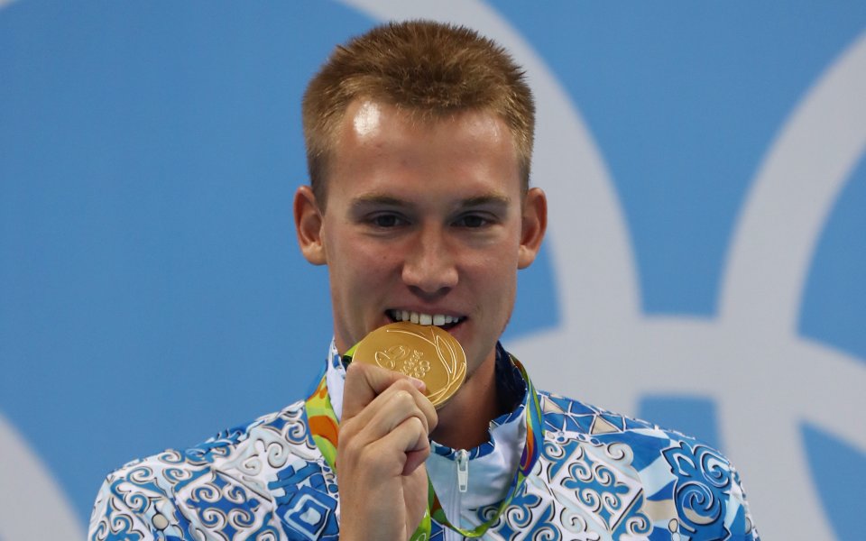 Голяма изненада в плуването, злато за Казахстан на 200м гръб