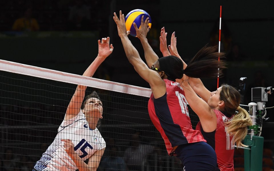 САЩ продължава напред в женския волейбол в Рио