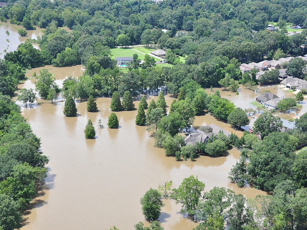 Администрацията на САЩ вече отпусна допълнителни средства от федералния бюджет, за да се отстранят последиците от наводнения.