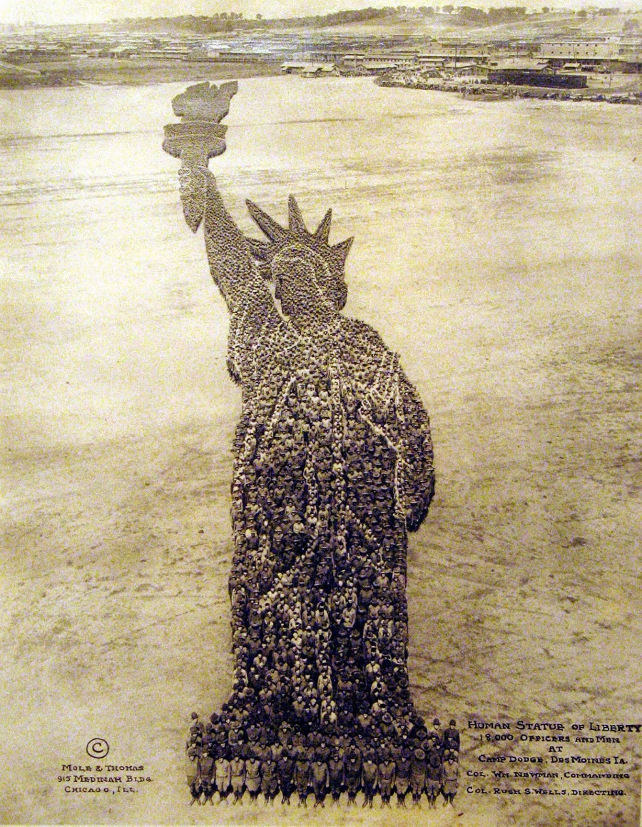 "Човешката Статуя на свободата"