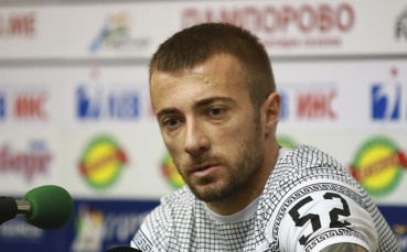 Мартин Тошев игра четвърт час при загуба на Ерцгебирге Ауе