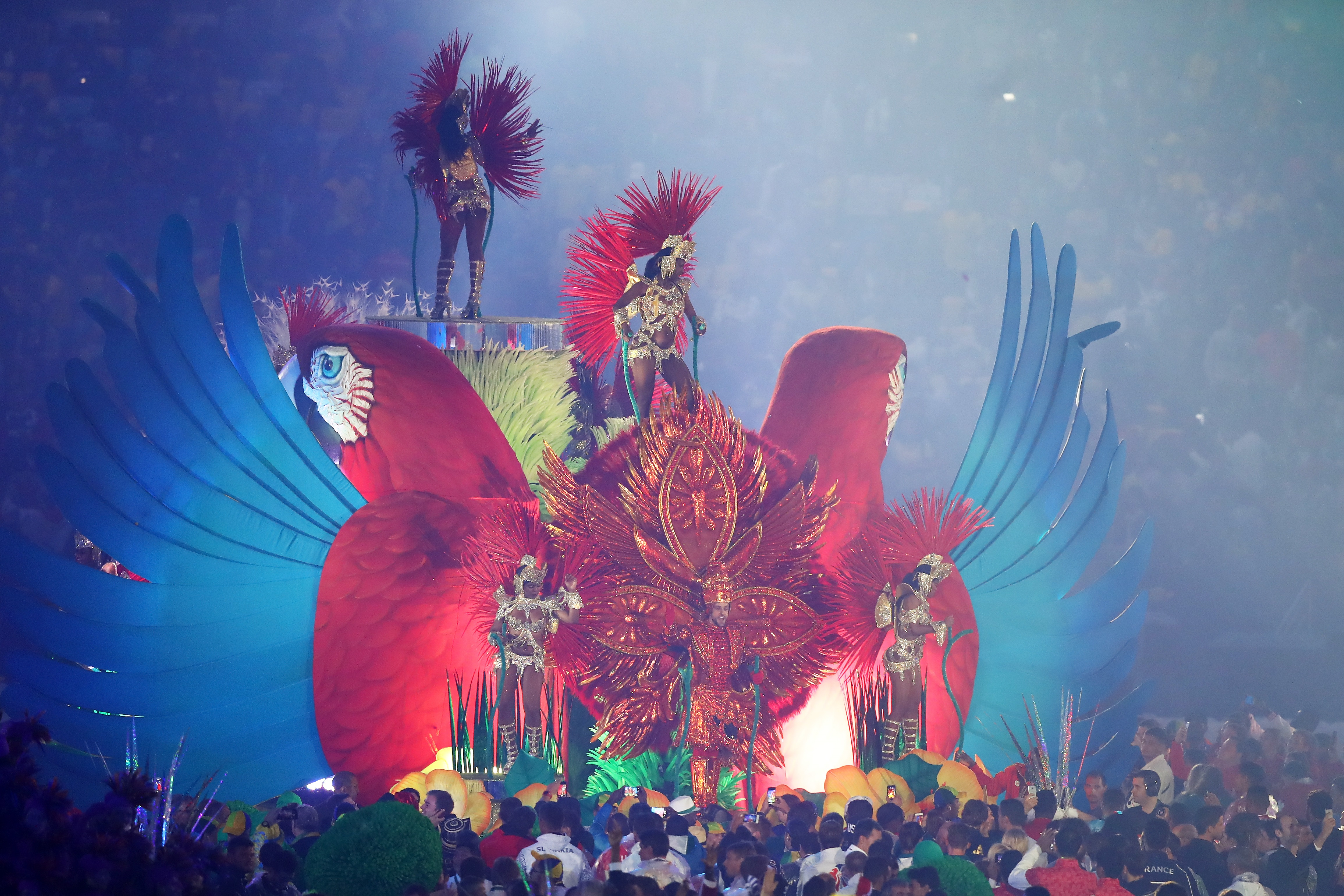 Колоритната церемония по закриването на XXXI-те Летни олимпийски игри на стадион „Маракана“ в Рио де Жанейро.