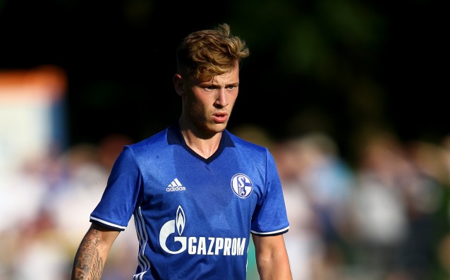 Звездата на Шалке 04 Макс Майер е призован от клуба