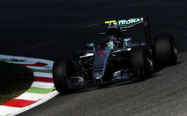 Мерцедес с много над всички в първата тренировка на Монца