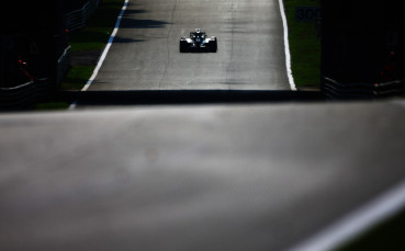 В разменен състав Мерцедес пак диктуваше модата на 