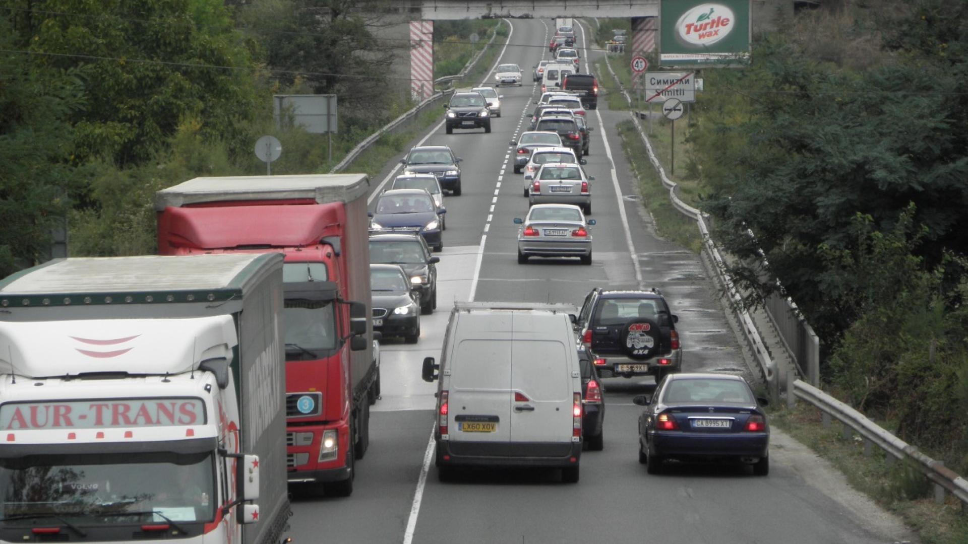 Изключително тежък трафик се образува още от ранните часове на