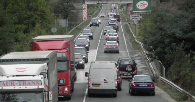България Интензивен трафик в страната, вижте къде е най-тежко АМ