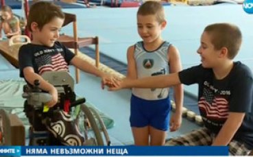 Шампион по дух: Момченце с мускулна атрофия спечели състезание по гимнастика
