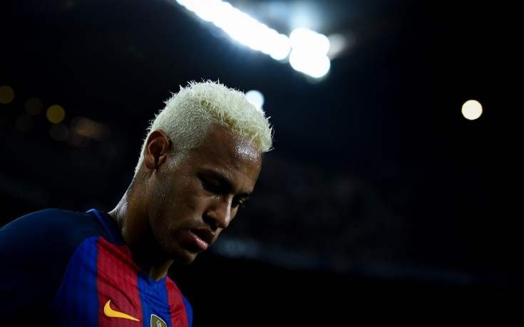 Неймар официално поднови договора си с Барса