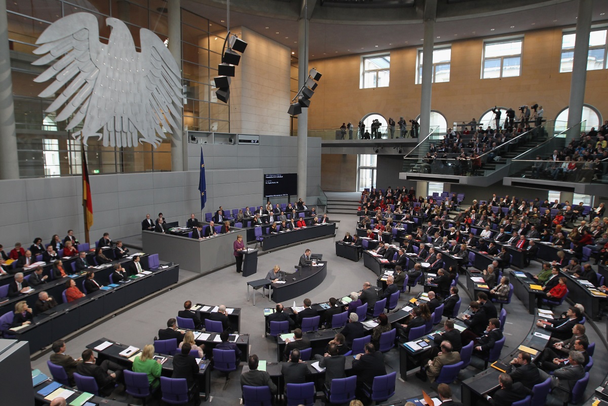 Пленарната зала на Бундестага в Германия. Членовете му са около 600 души.