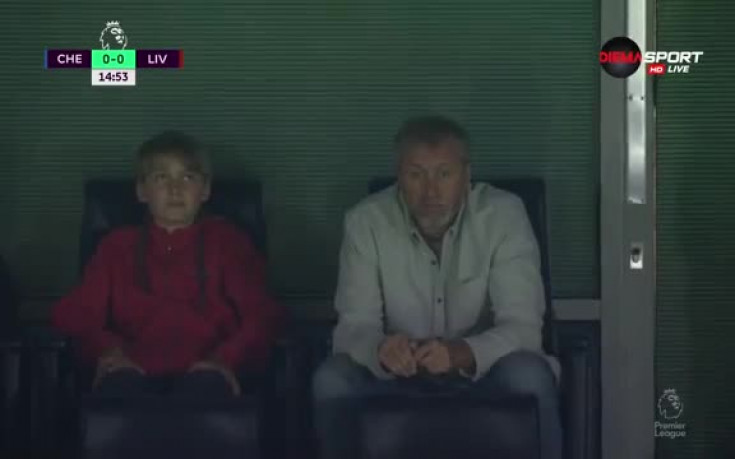 Абрамович съзерцава Челси от ложата