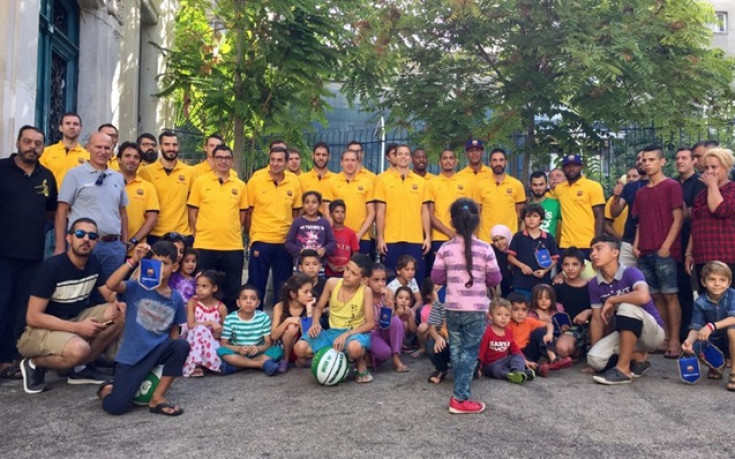 Везенков и Барса посетиха бежански център в Атина