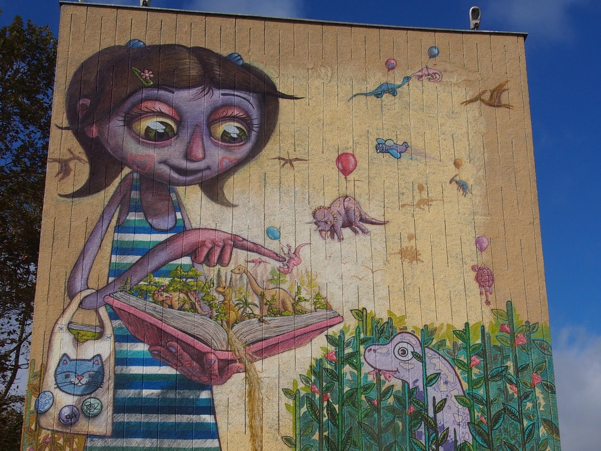 Варненско училище се превърна в платно за графити майстори