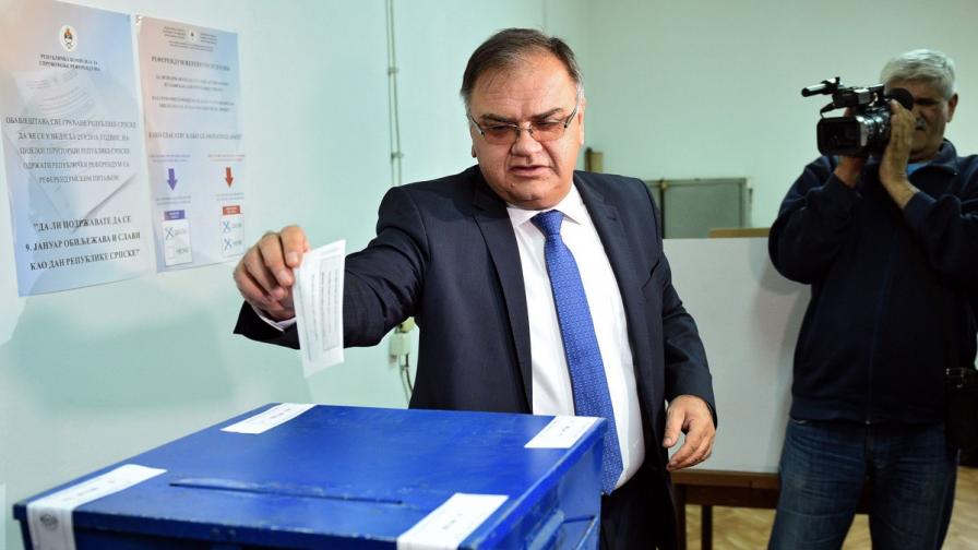 Милорад Додик гласува на референдума